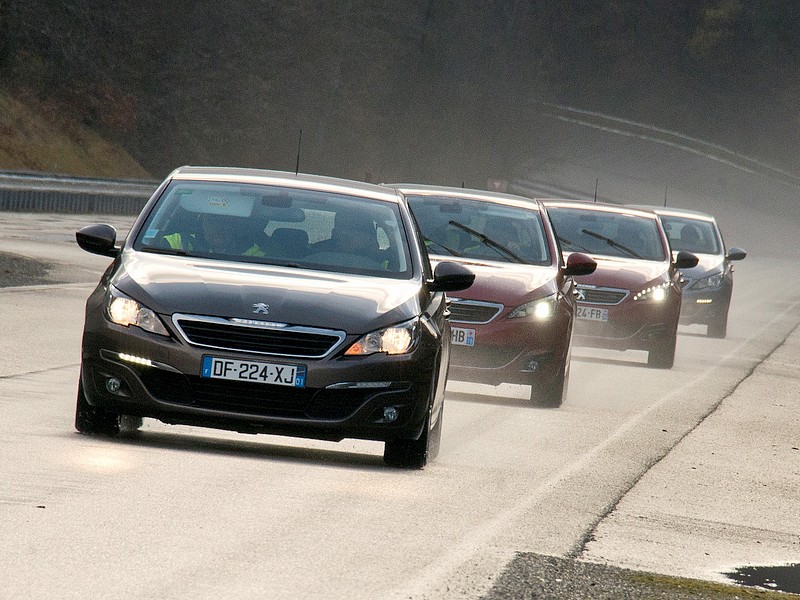 V testovacím centru v Belchamp se prověřovala kvalita Peugeotu 308